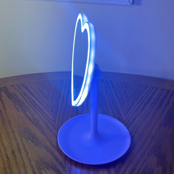 NIB Wireless LED Mirror Purple Heart Shaped Makeup Mirror w/ Touch Light & Tray - Picture 8 of 17